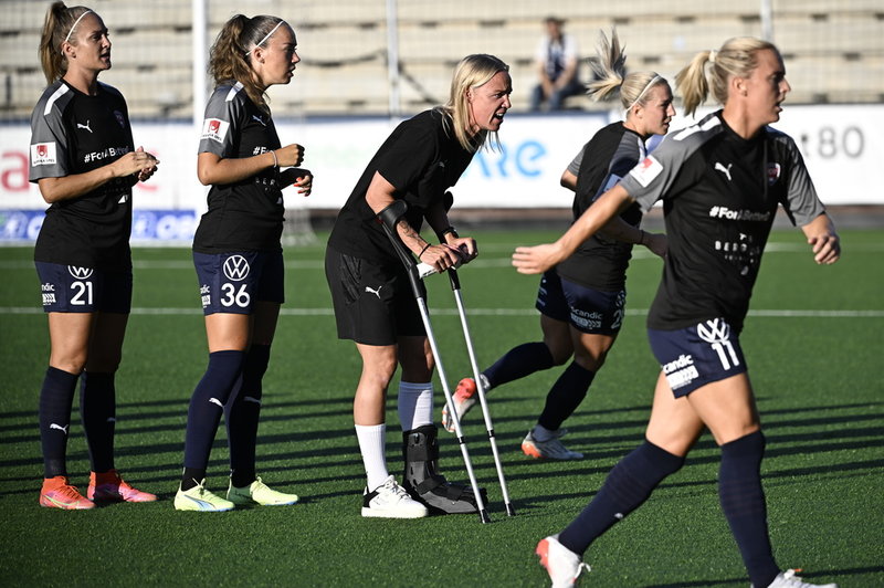Rosengårds Caroline Seger med nyopererad fot manade på sina lagkamrater inför onsdagens hemmamatch med Häcken.