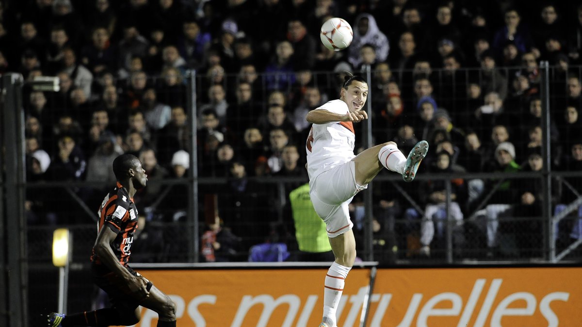 Zlatan visar prov på sedvanlig akrobatik.