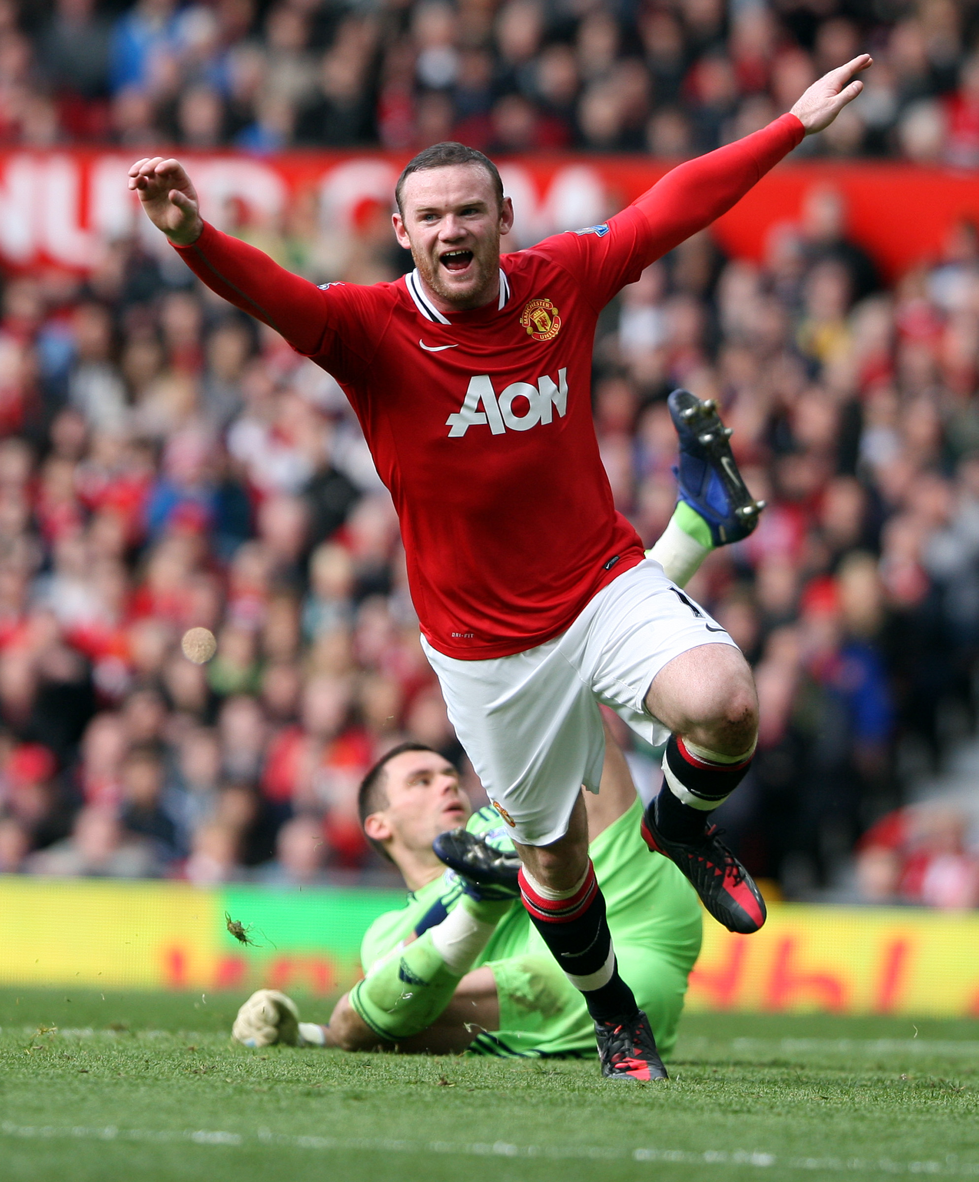 Wayne Rooney firar sitt första mål för dagen.