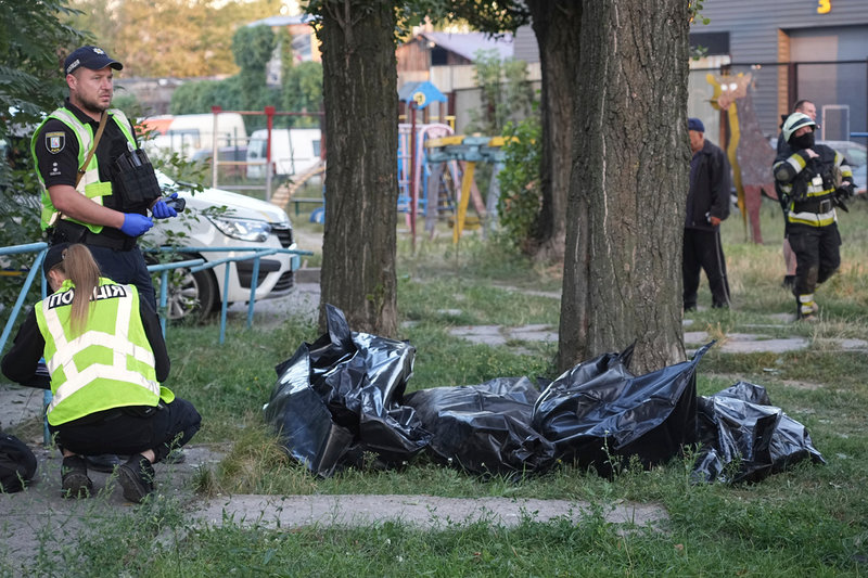 Dödade människor i liksäckar i Kiev på torsdagen.