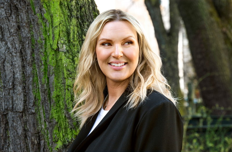 Sanna Nielsen tar med sin lille son ut på jobb. 'Jag vill att Gibson ser att jag trivs och mår bra av mitt arbete', säger hon.