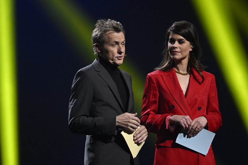 Fredrik Skavlan och Emma Molin ledde insamlingskonserten.