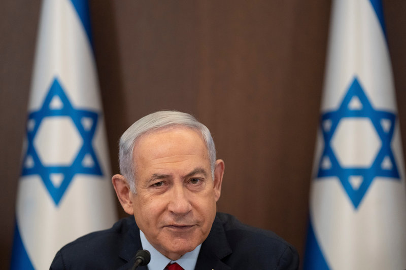 Korruptionsrättegången mot Israels premiärminister Benjamin Netanyahu har kallat Hollywoodproducenten Arnon Milchan som vittne med start söndagen den 25 juni, angående lyxgåvor som enligt åtalet slussats till premiärministern i utbyte mot hjälp med Milchans personliga och affärsmässiga behov. Arkivbild.