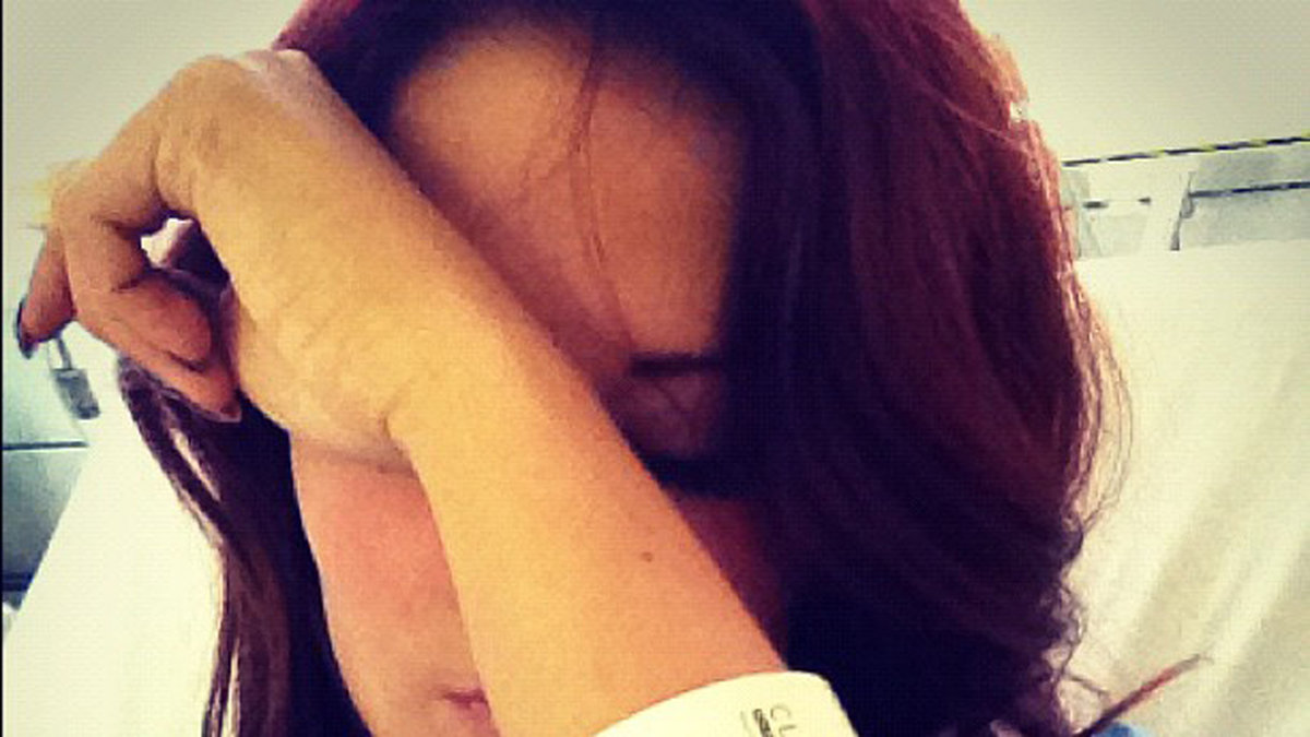 Denna bild publicerades av 20-åringen på Instagram. Nu vårdas hon på ett svenskt sjukhus.