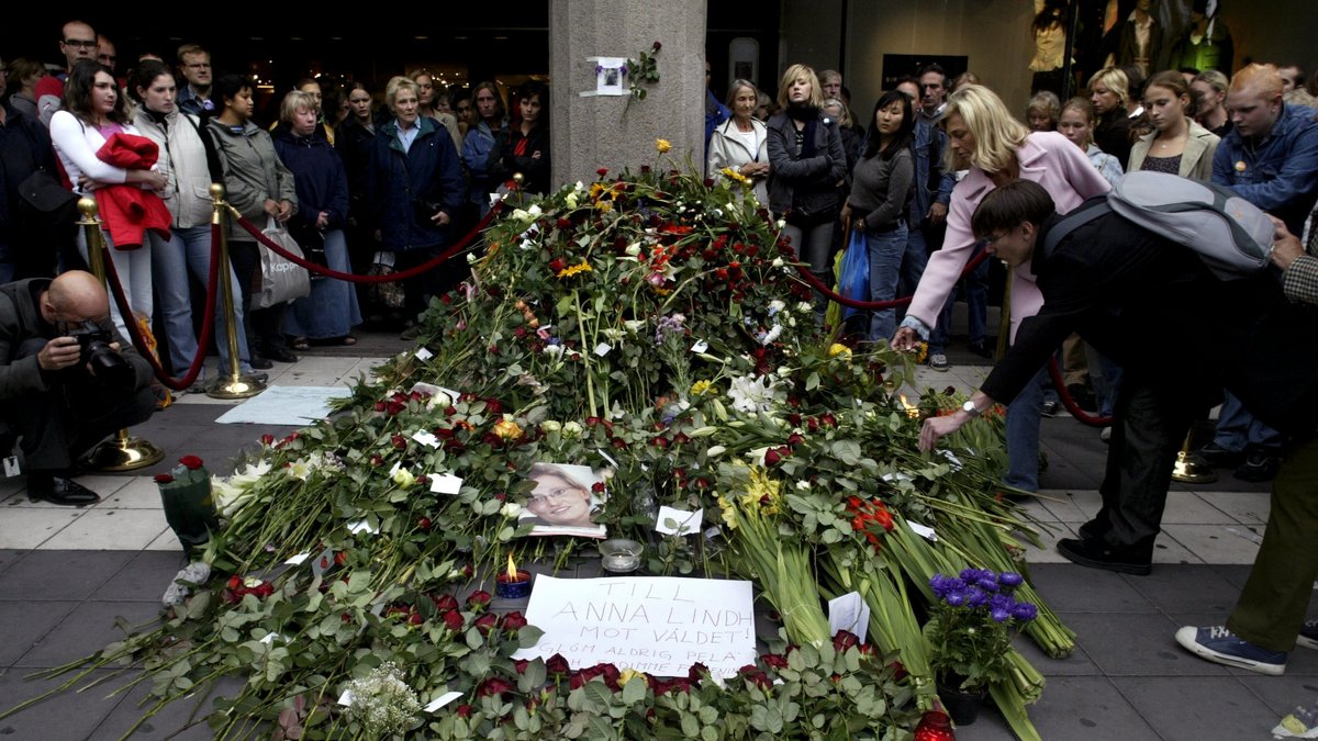 2003: Mordet på Anna Lindh