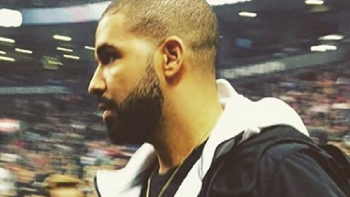 Drake på match. 