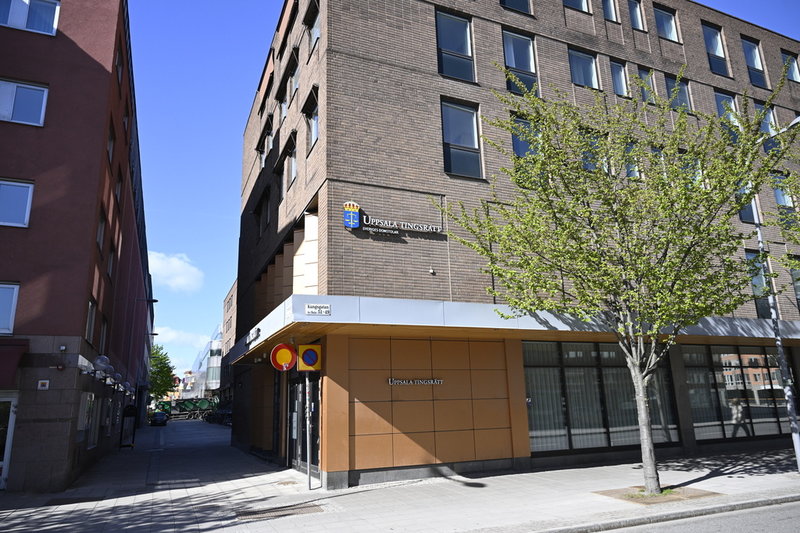 Häktningsförhandlingar gällande trippelmordet hölls i Uppsala tingsrätt under måndagen.