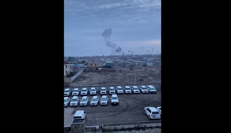 En stillbild ur filmklippet som visar explosionerna utanför Kramatorsk.