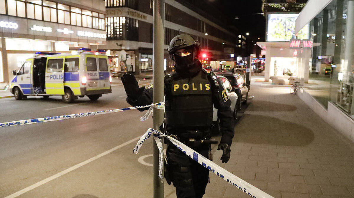 Stockholm var öde, men poliser var ute hela natten. 
