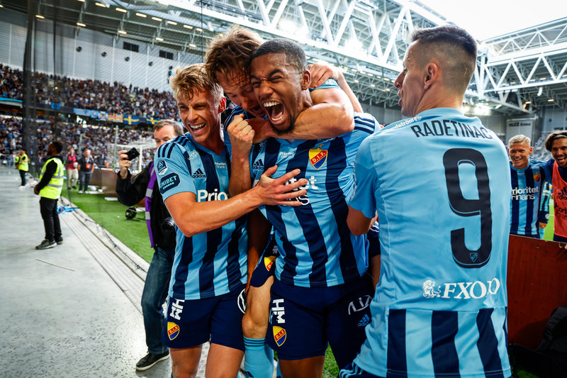 Isak Hien jublar efter målet för Djurgården mot Rijeka i kvalet till Europa Conference League. Arkivbild.