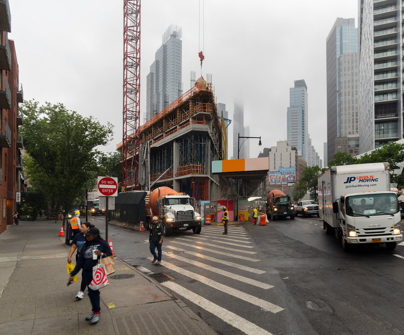 Bygge och flyttbil i Flatbush i New York-stadsdelen Brooklyn.