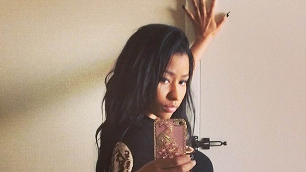 Nicki Minaj bjuder på en djuriskt het selfie.
