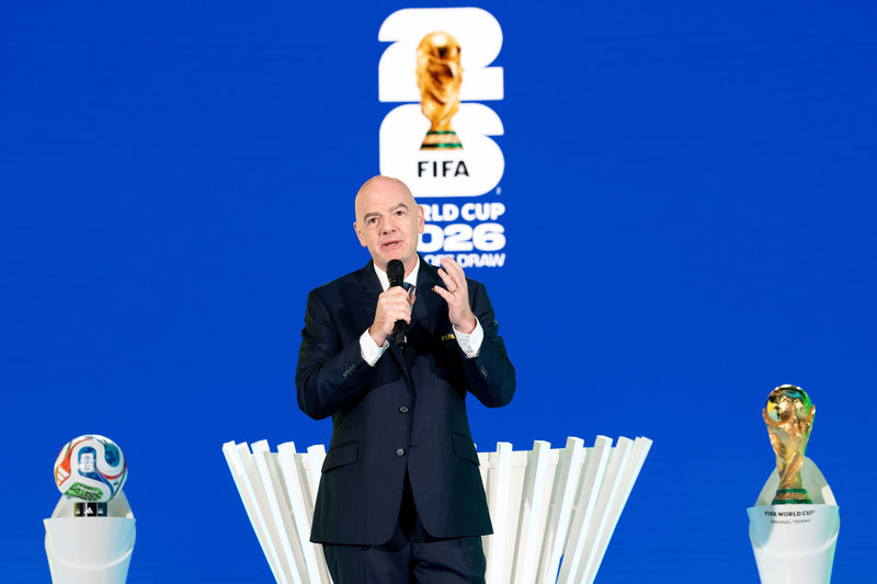 FIFA-presidenten Gianni Infantino under lottningen till VM-playoff. Foto: Claudio Thoma/AP/TT 