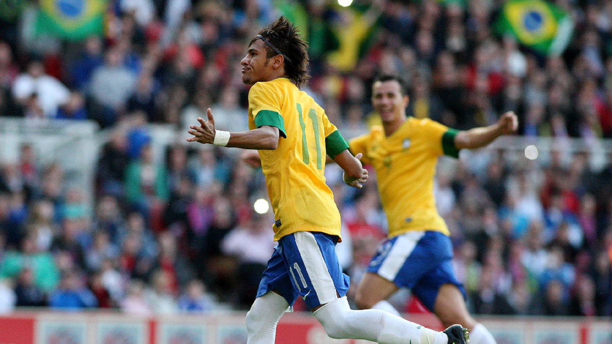 Brasilien imponerade stort i genrepet och besegrade Storbritannien med 2-0. 