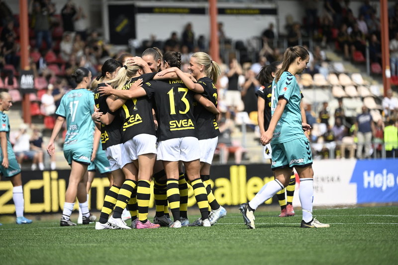 AIK firar nyförvärvet Ida Björnbergs 1–0-mål mot Kristianstad.