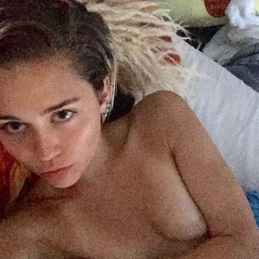 Miley Cyrus vill frige bröstvårtan. Miley Cyrus vill frige bröstvårtan.
