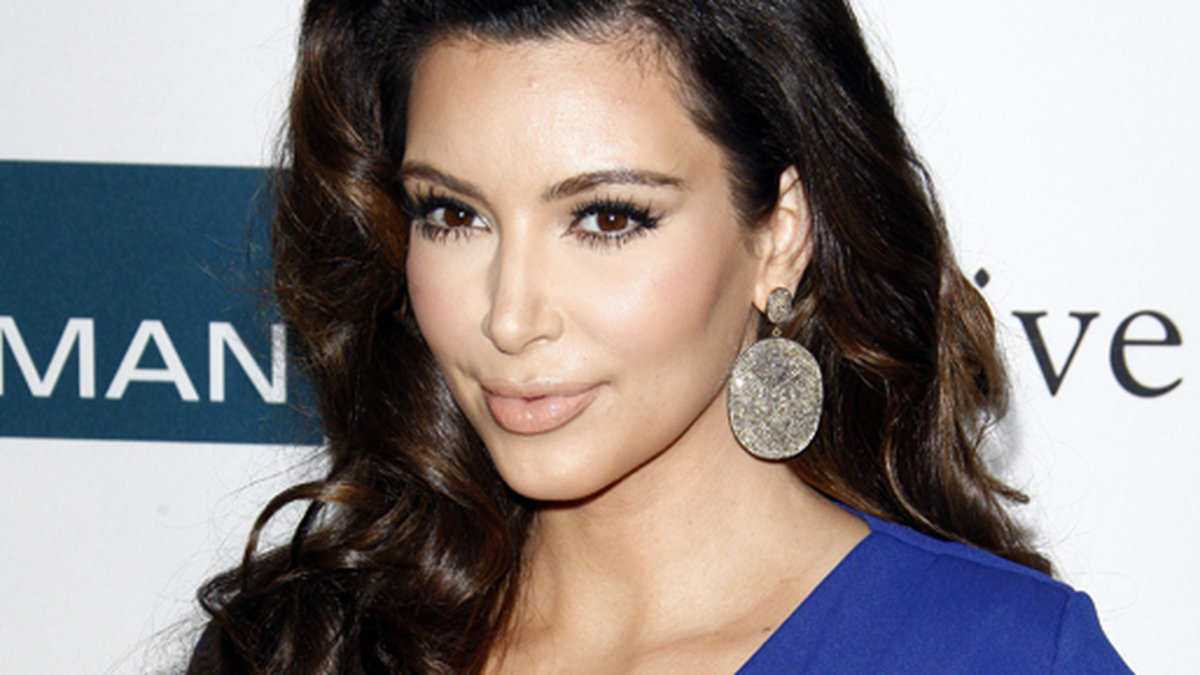 Enligt uppgifter till In Touch har Kim Kardashian genomgått en näsoperation, Botox, fillers och dessutom ska hon ha fått injektioner i sin berömda rumpa. 