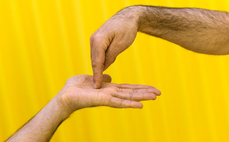 Det gula rummet 'I do' handlar om huruvida man själv guidar eller låter sig guidas genom livet. Pressbild.