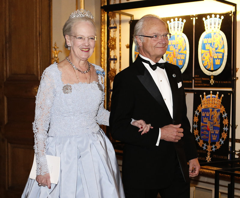 Drottning Margrethe med sin kusin, Sveriges kung Carl Gustaf, på hans 70-årsdag den 30 april 2016. Arkivbild.