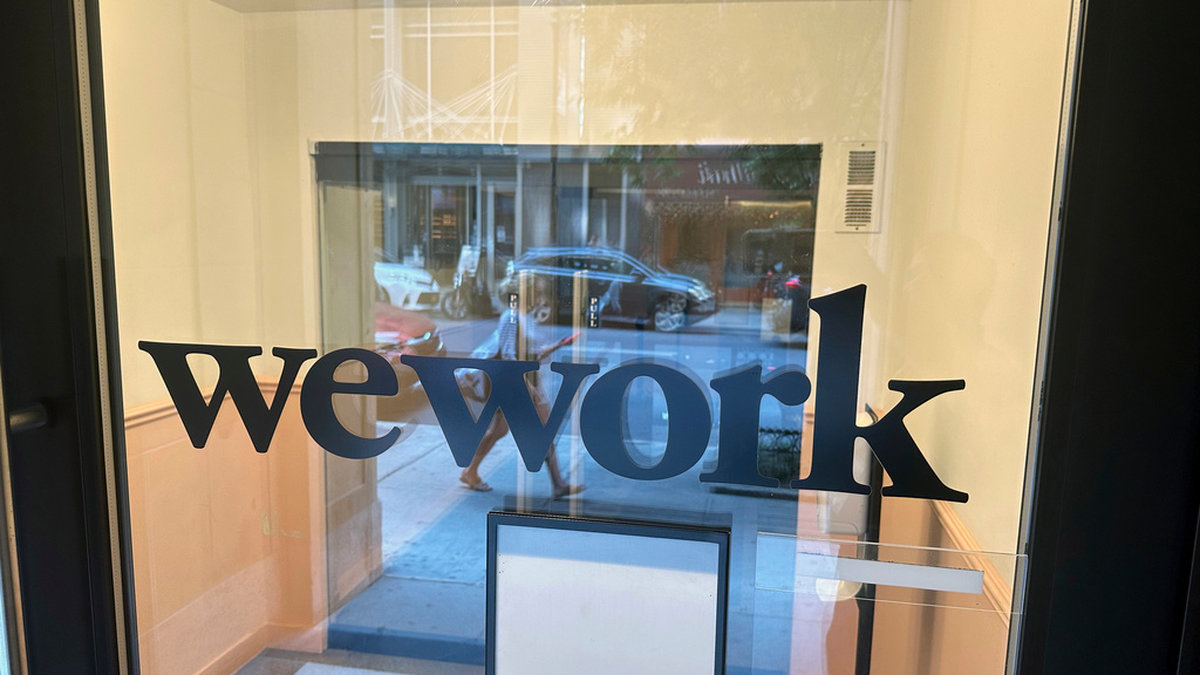 Aktien i Wework, ett bolag som hyr ut kontorslokaler, tappade halva sitt värde på den amerikanska börsen. Arkivbild.