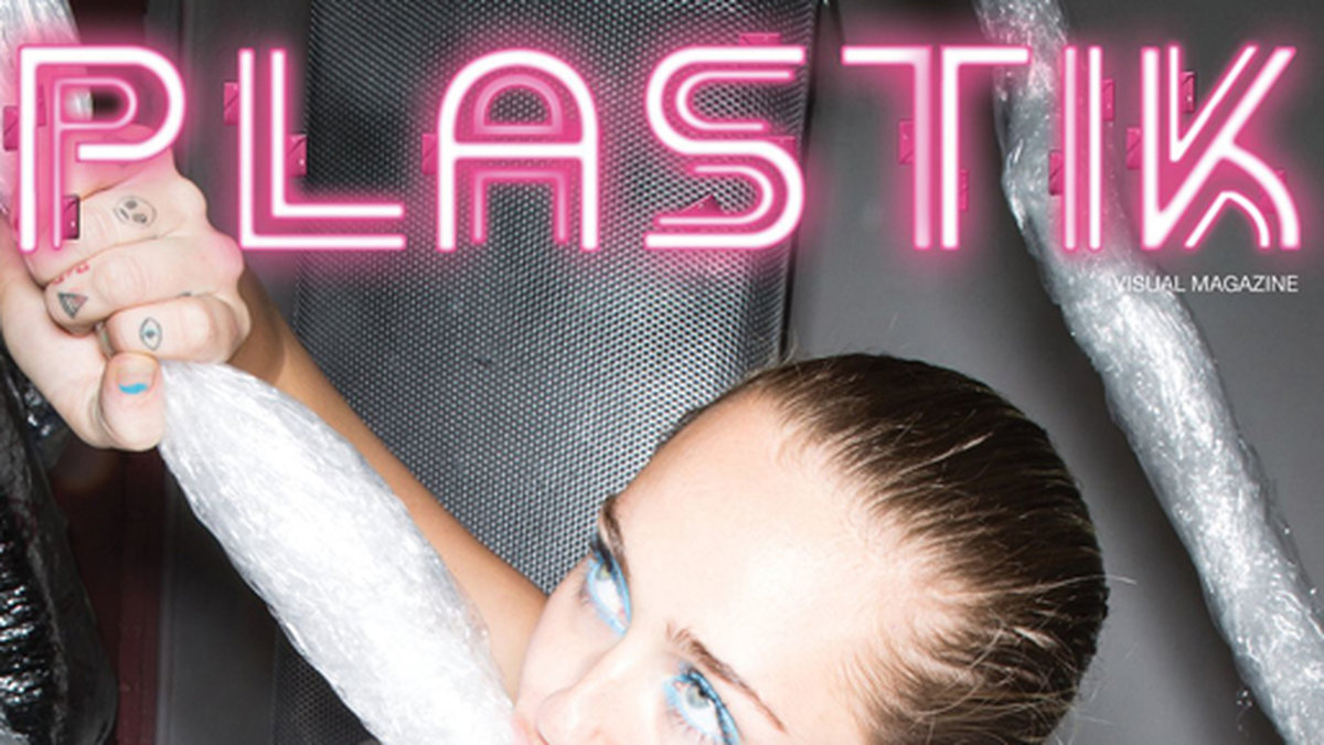 Miley på omslaget till Plastik. 