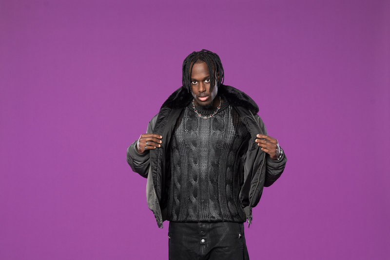 Felix Manu deltar med en poplåt om kärlek. 