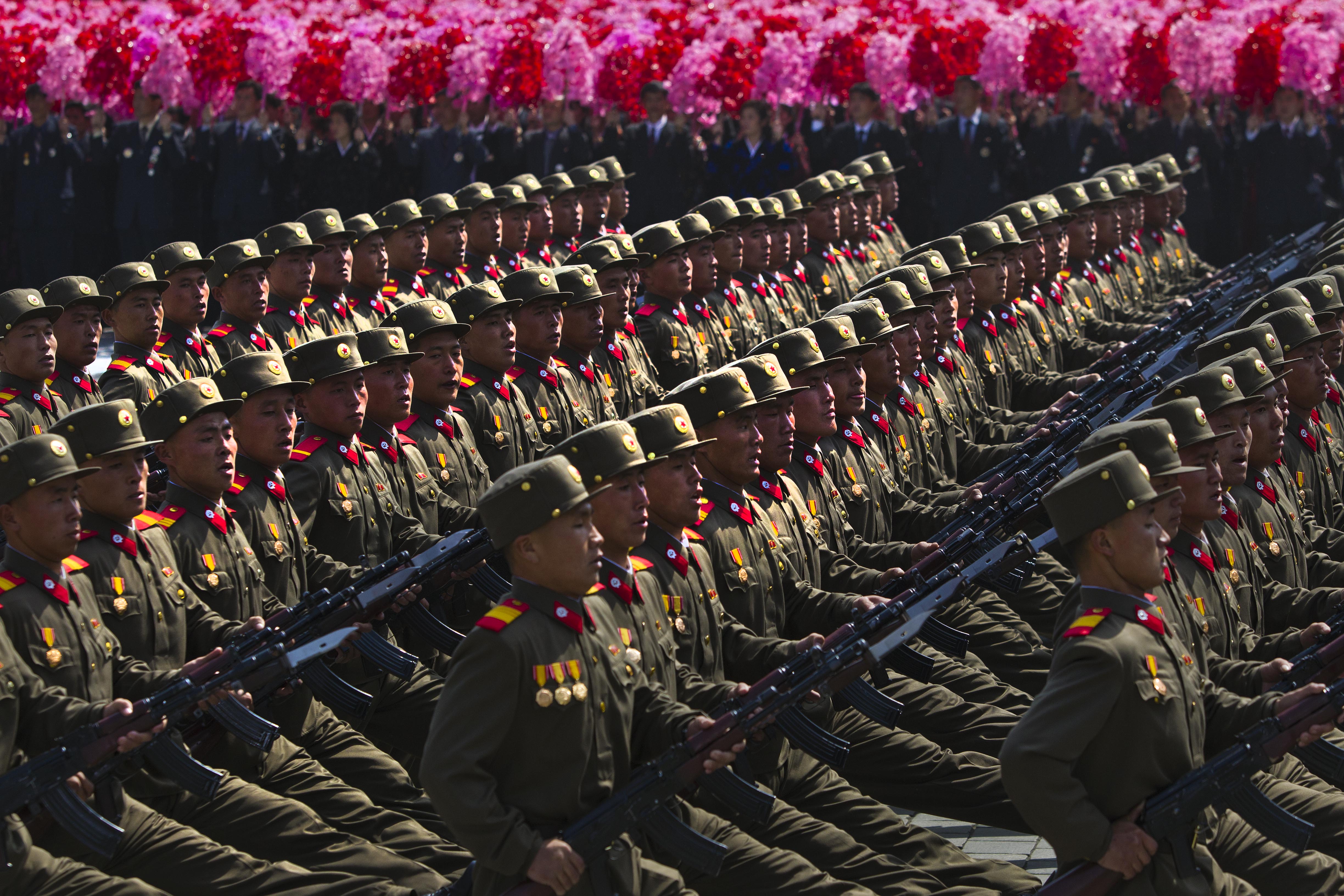 På söndagen hölls nämligen en paraduppvisningen åt Nordkoreas "evige president".