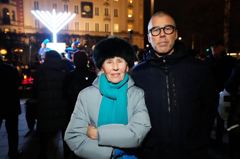 Anna och Sebastian Gorsetman samlades med många andra på tisdagskvällen.