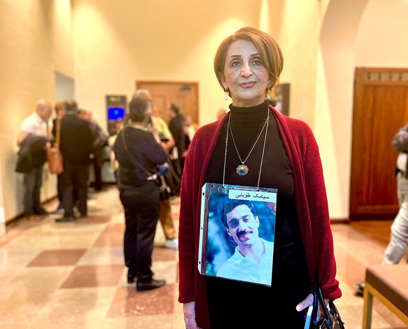 Nina Toobaei har vid tre tillfällen rest från Toronto till Stockholm för att närvara i rättegången mot Hamid Noury. Hennes bror Siamak, som avrättades i Iran, nämns i åtalet.