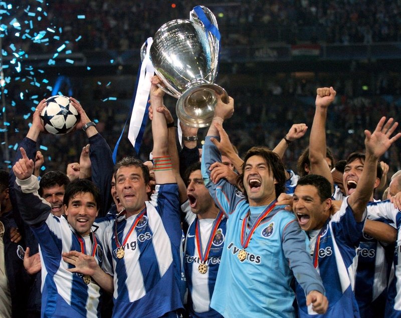 Jorge Costa (tvåa till vänster) vann Champions League med Porto 2004. Arkivbild.
