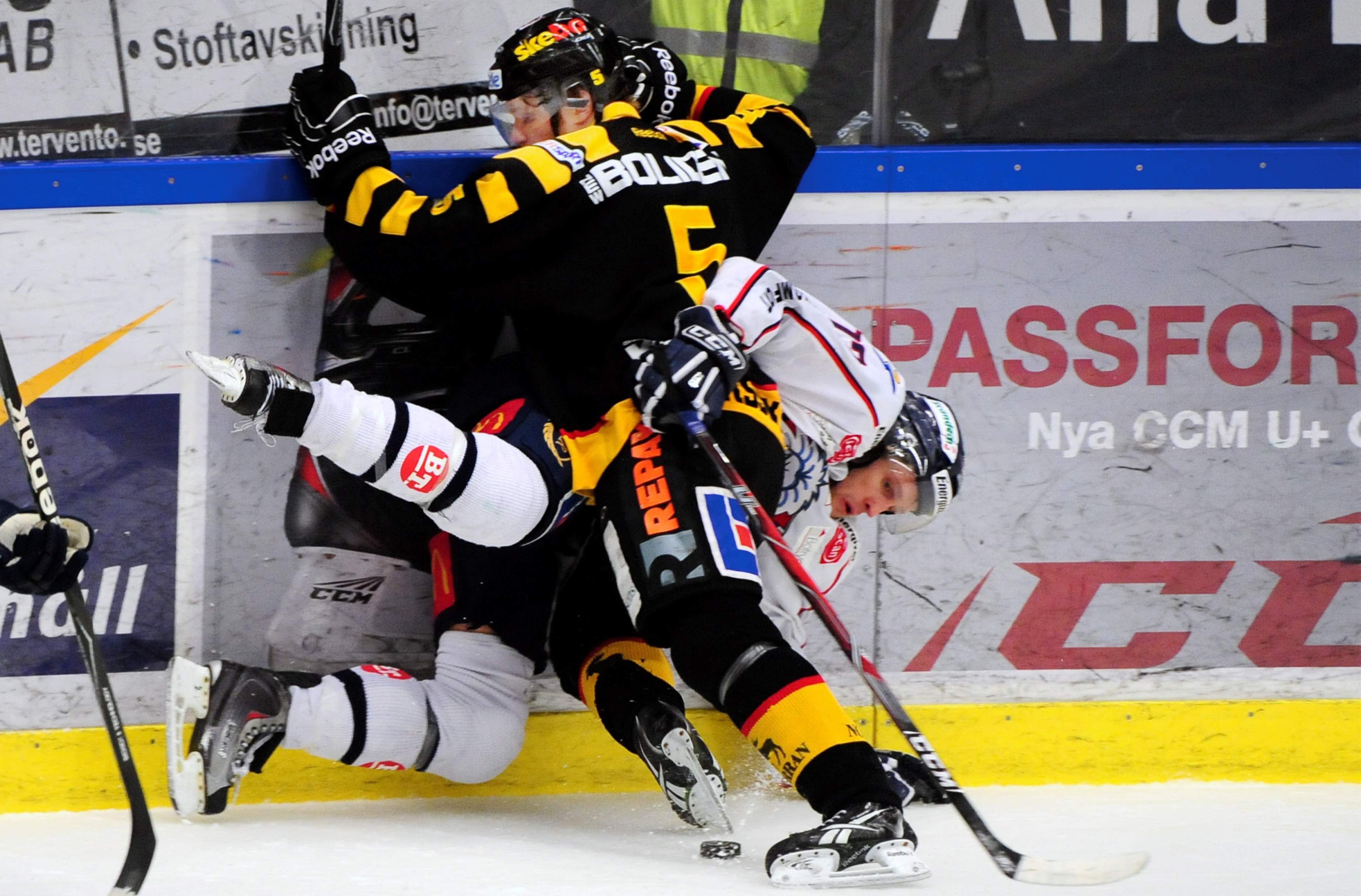 Matcherna mellan Saik och LHC var tuffa, intensiva och taktiskt fullskaliga krig... Matcherna mellan Saik och LHC var tuffa, intensiva och taktiskt fullskaliga krig...
