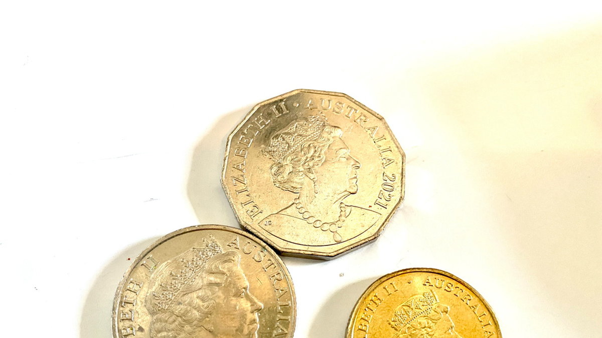 Många av dagens australiska mynt bär drottning Elizabeths ansikte.