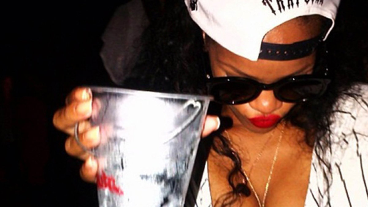 Rihanna tackar inte nej till en bra fest. 