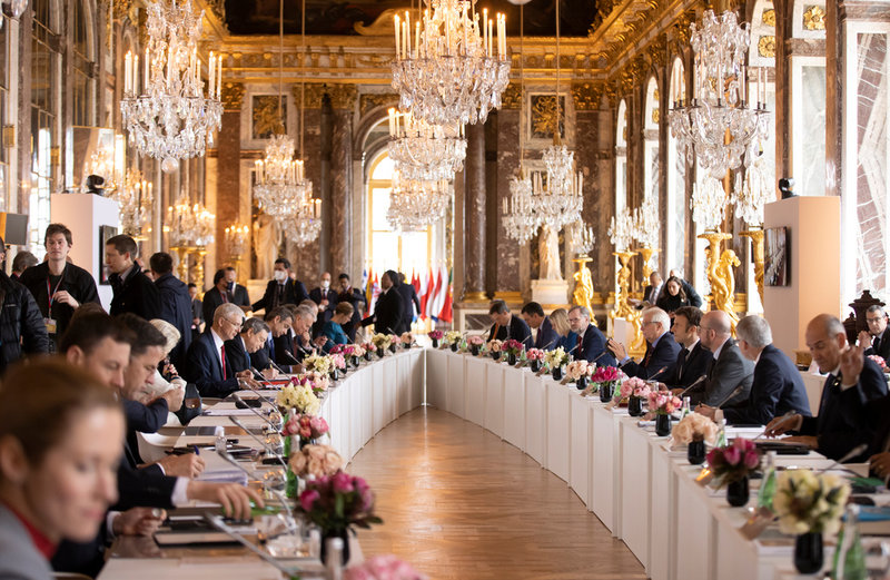 EU-ländernas stats- och regeringschefer på plats för fredagens toppmöte i Versailles utanför Paris.