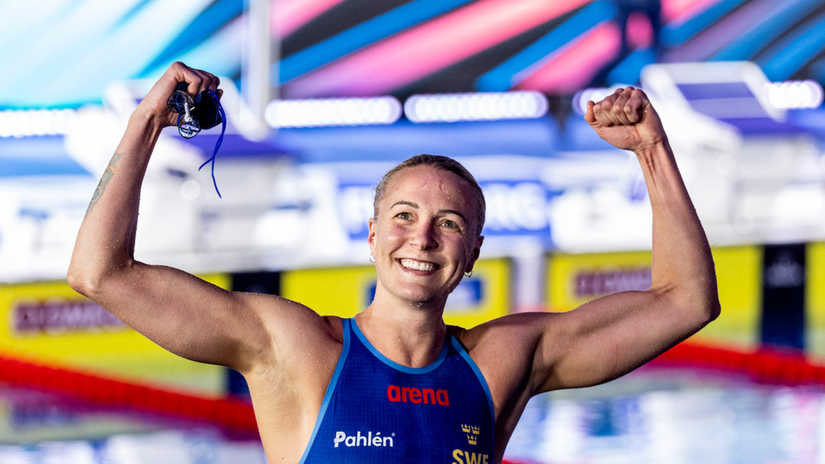 Sarah Sjöström jublar efter VM-guldet på 50 meter fritt. På EM i augusti jagar hon nya medaljer. Arkivbild.