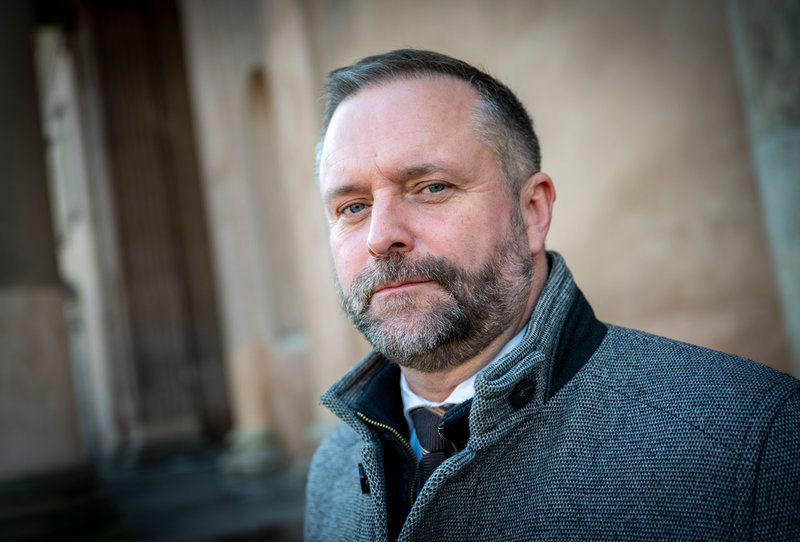 Åklagare Søren Harbo intervjuas utanför Köpenhamns tingsrätt på tisdagen.