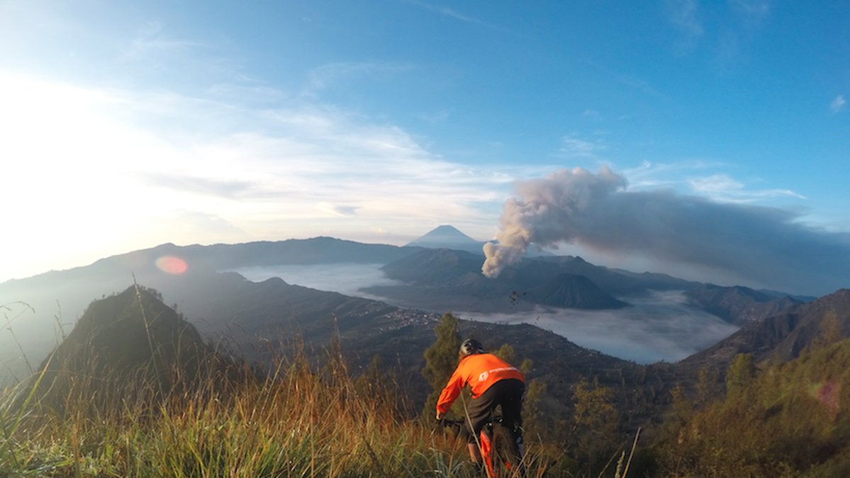 Vulkanen Promo, som är 2 392 meter hög, i Indonesien.