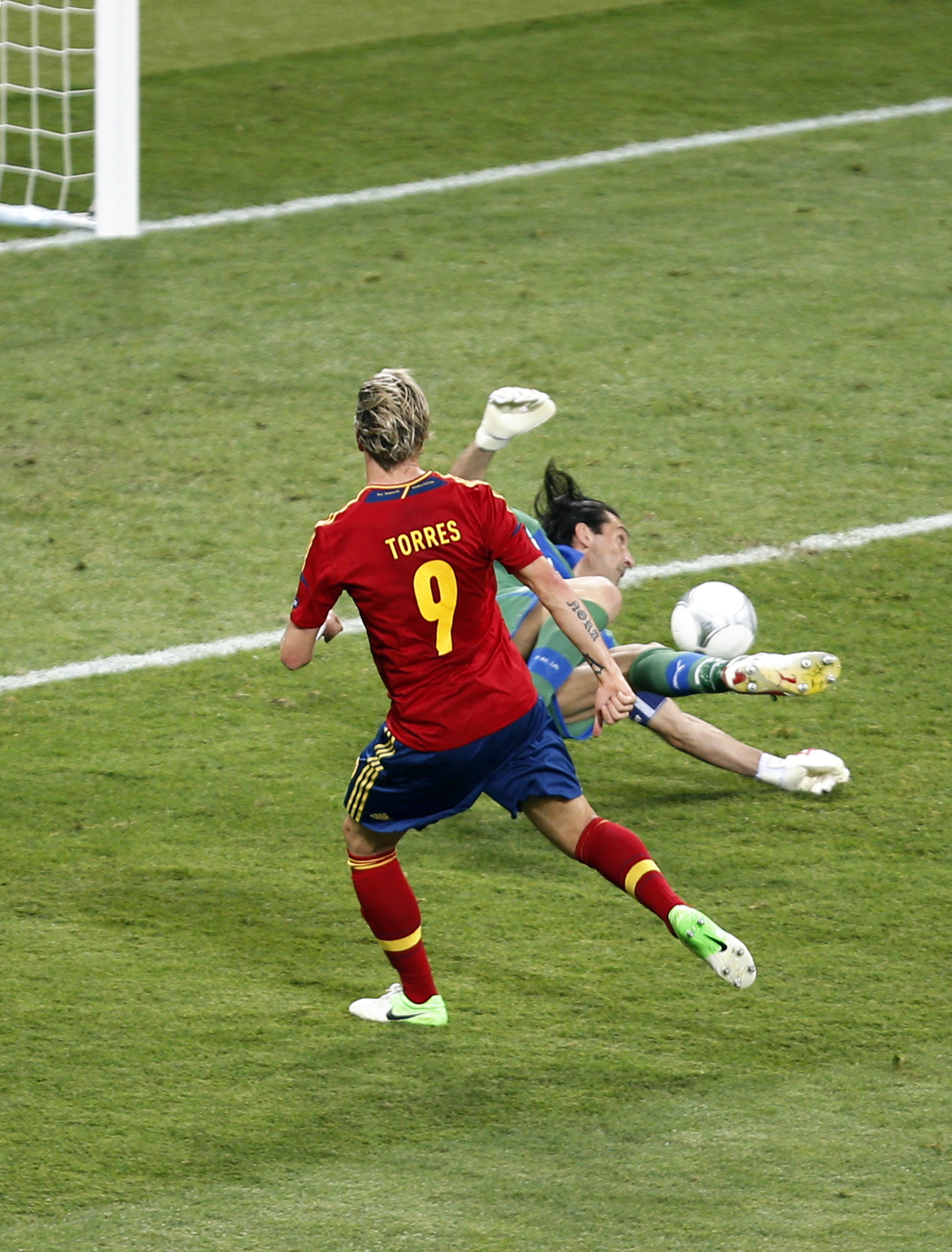 I den 84:e minuten rullade han in 3–0 för Spanien.