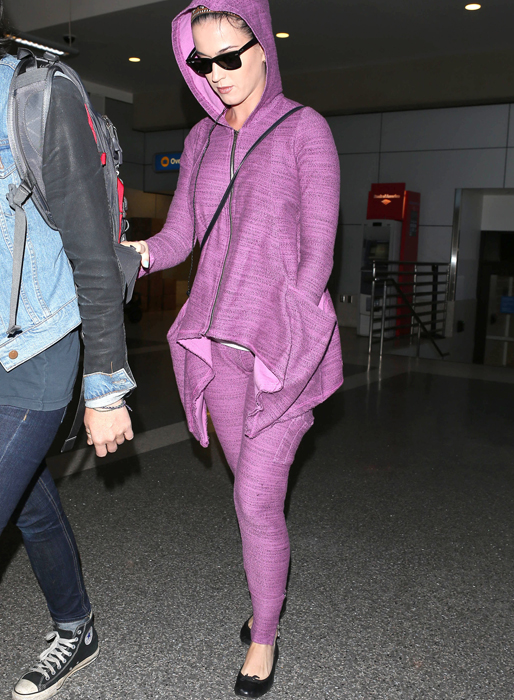 Okej att man gillar lila, men Katy Perry behöver väl inte gå helt Prince för det. Okej att man gillar lila, men Katy Perry behöver väl inte gå helt Prince för det.