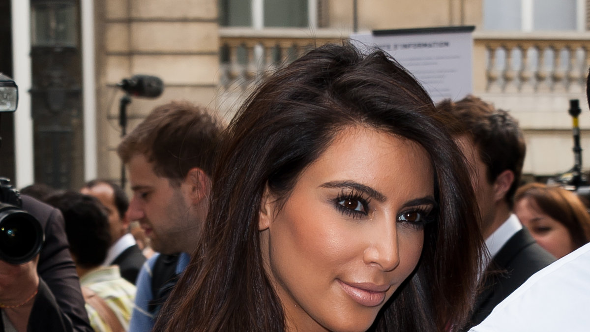 Kim Kardashian, 31, behöver inte hänga läpp. Hon kommer inte långt efter Sofia Vergara. 18 miljoner dollar har hon dragit in på 12 månader. 