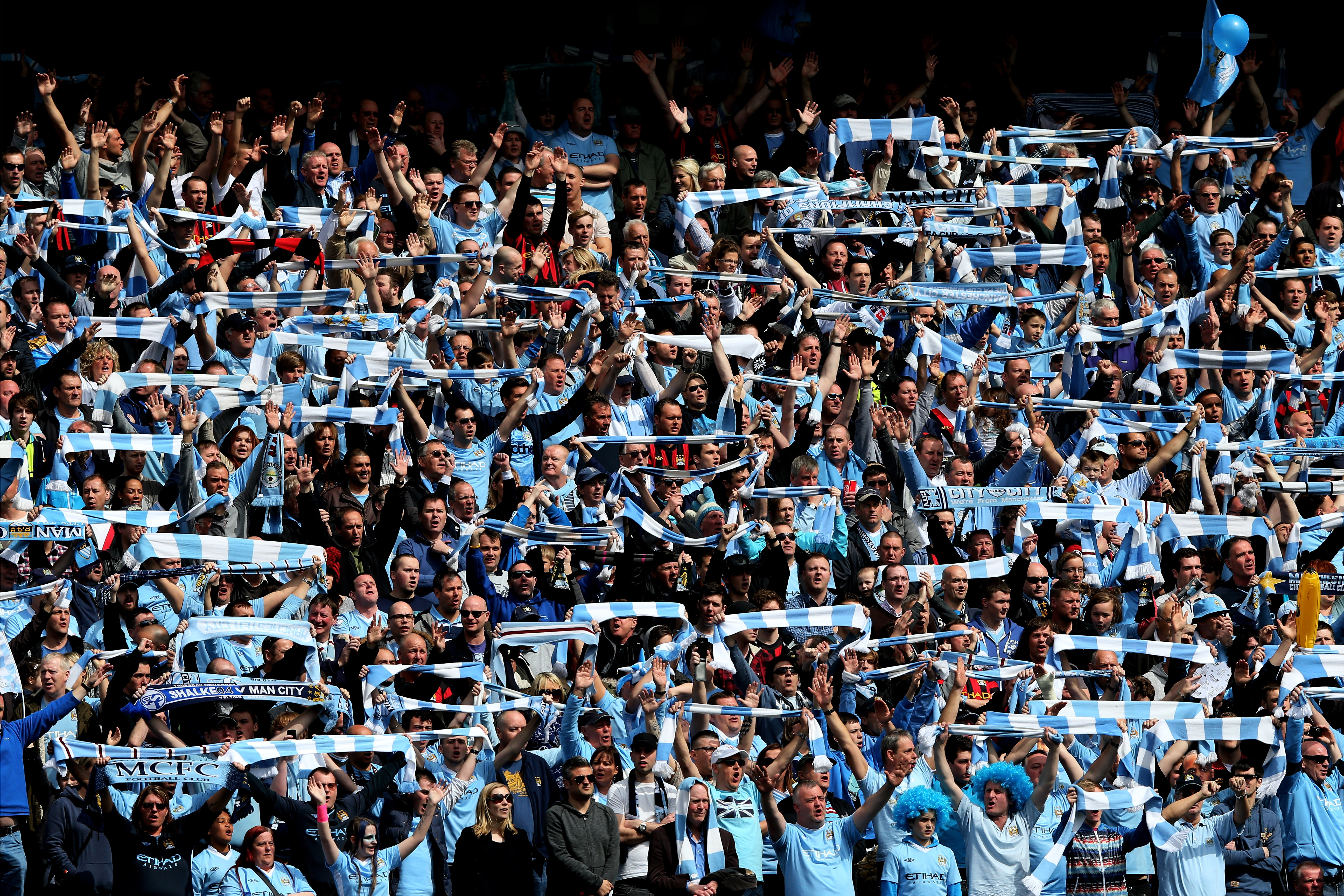 Manchester City-fansen fick fira guldet efter en dramatisk avslutning på söndagen. Manchester City-fansen fick fira guldet efter en dramatisk avslutning på söndagen.