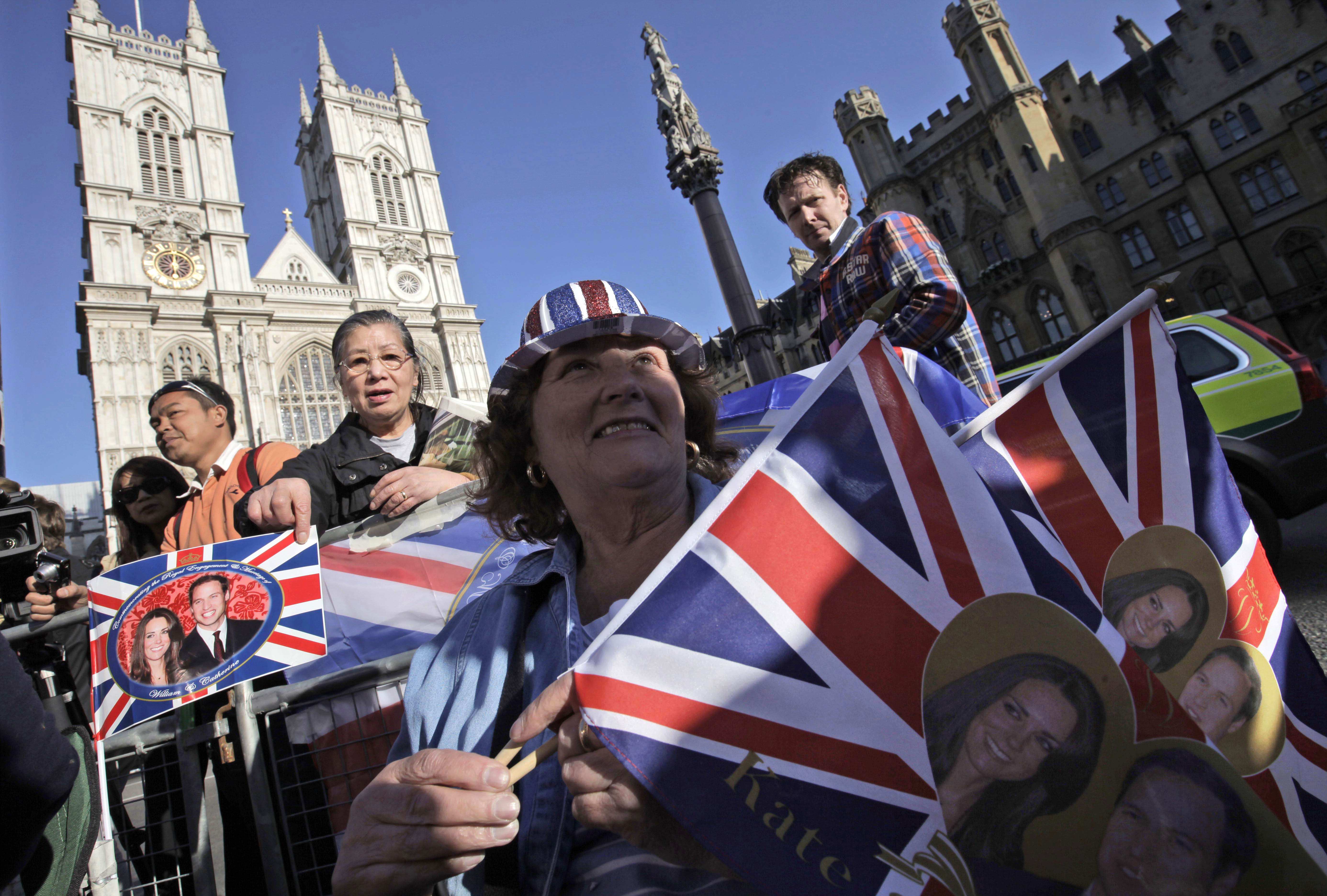 Människor har i ett par dagar tältat utanför Westminster Abbey för att vara närmast händelsernas centrum på fredagen.