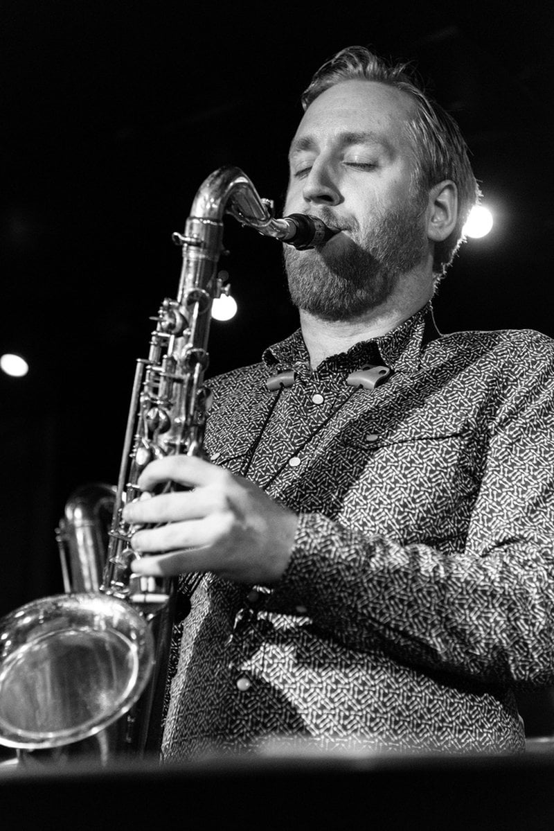 "Det är en pissbransch som det är just nu, så jag förstår att man provar olika vägar", säger jazzsaxofonisten Jonas Kullhammar. Han förstår att artister fortsätter samarbeta med Spotify, men rekommenderar Bandcamp som ett alternativ. Pressbild.