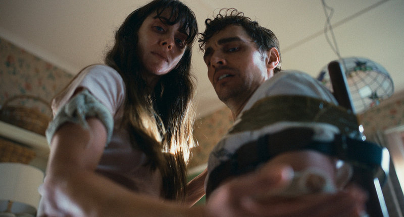 Alison Brie och Dave Franco i "Together". 