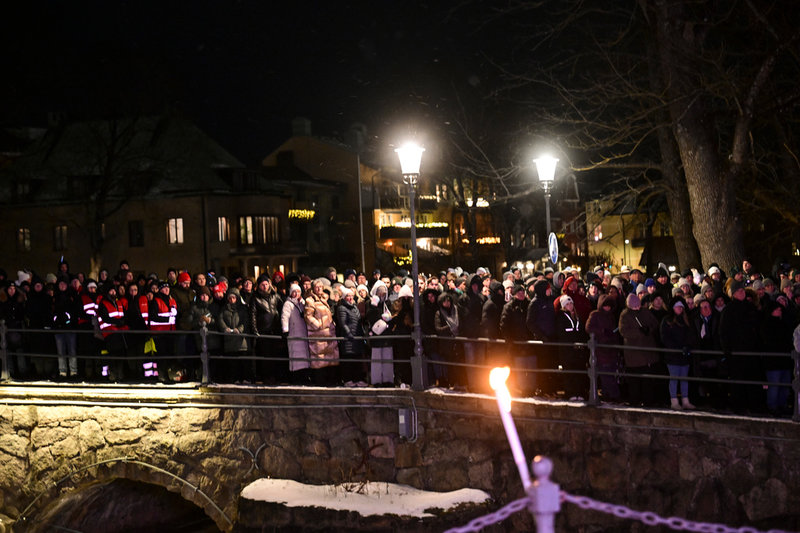 Örebroare samlades för att delta i minnesstunden.
