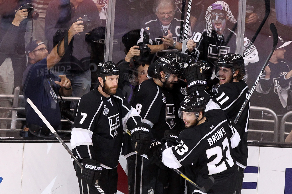 Los Angeles Kings vann Stanley Cup. Bläddra bland bilderna för att se guldhjältarna som bärgade den åtråvärda bucklan. Los Angeles Kings vann Stanley Cup. Bläddra bland bilderna för att se guldhjältarna som bärgade den åtråvärda bucklan.