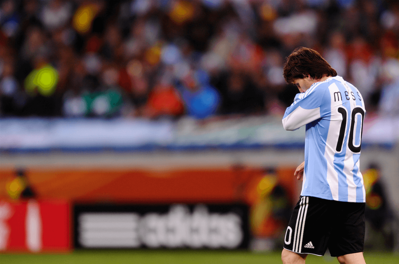 Men VM 2010 blev en besvikelse för Argentina och Messi. Men VM 2010 blev en besvikelse för Argentina och Messi.