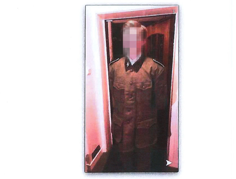 Den dömde hade som tradition att klä sig i nazistuniform på nyårsafton, enligt den svenska polisutredningen.