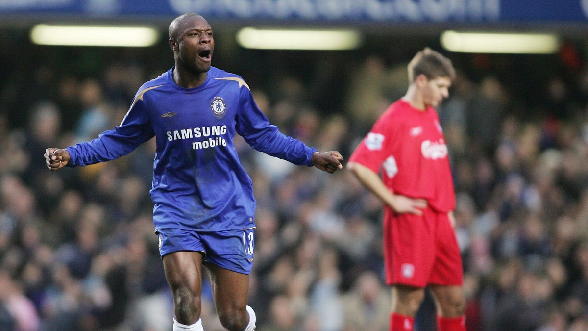 Han började i Chelsea sin Premier League-karriär i Chelsea.