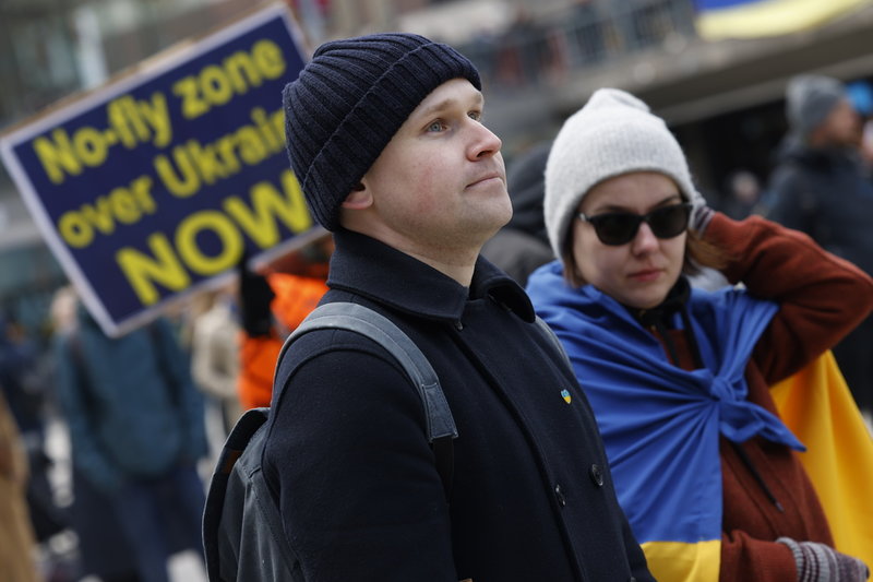Andrii och Natalya vid en manifestation mot Rysslands invasion av Ukraina.